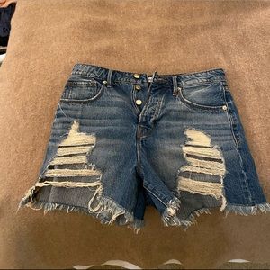 Good American Bombshell Denim Short